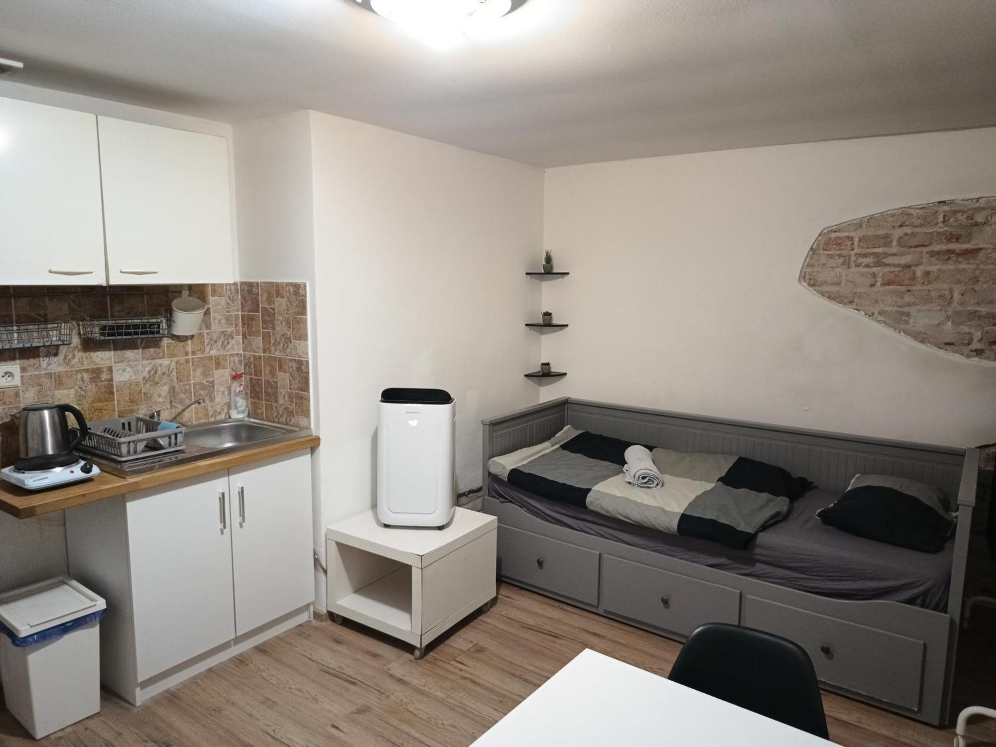 Basic Underground Apartments Next To The Center - Best Tram Line, Cool Local Area Prague Extérieur photo